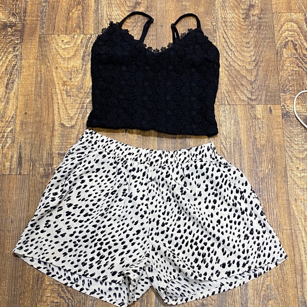 Material Girl size small 2pc set Black & White leopard Shorts w‎ black lace top